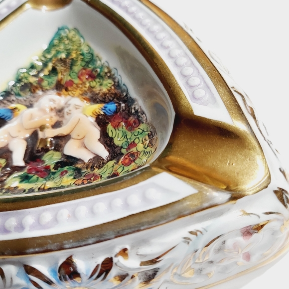 Vintage midcentury Capodimonte Italy cherub ashtray Italian porcelain ashtray - Picture 5 of 13